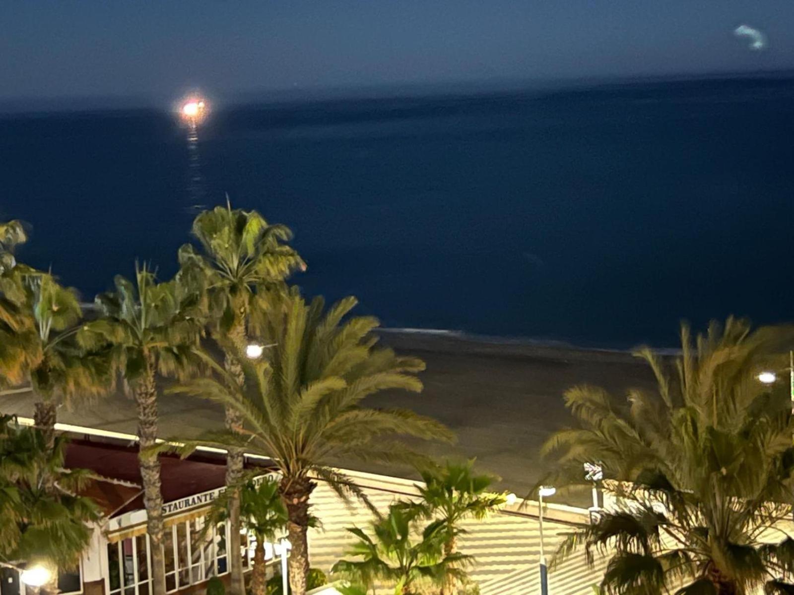 Estudio Mar En Calma, Primera Linea De Playa Con Vistas Al Mar Torrox Exterior photo